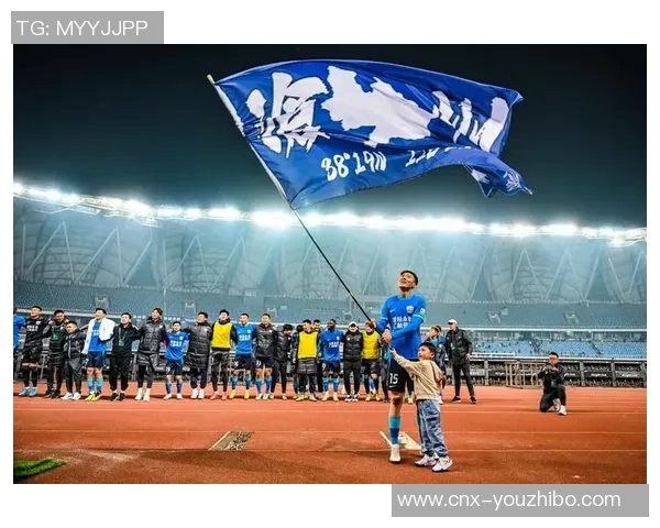 足球ck：探索足球文化的深度与广度，解读球迷心声与赛事背后的故事